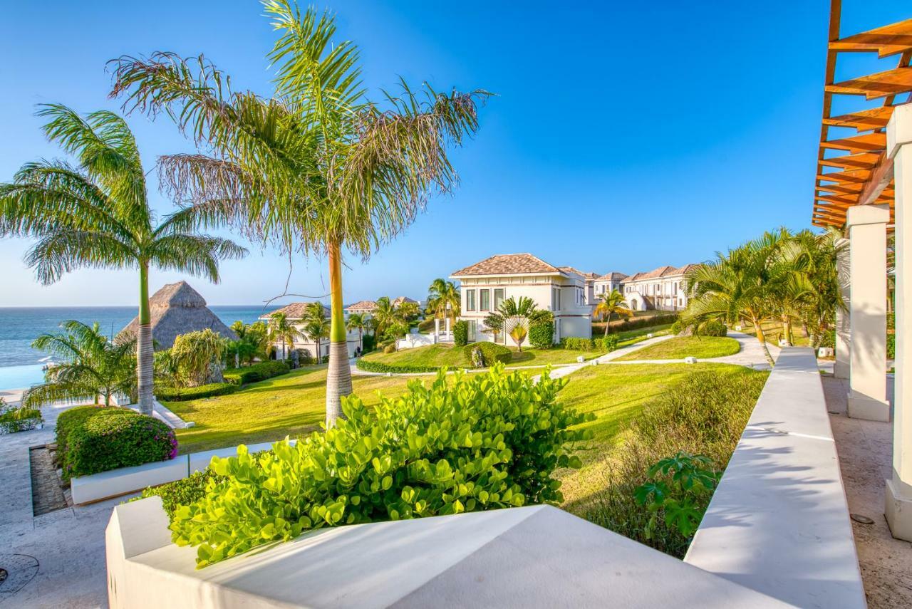 Las Verandas Hotel & Villas First Bight ภายนอก รูปภาพ